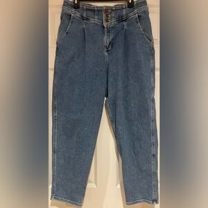 Hollister ultra high-rise 80s Mom jeans